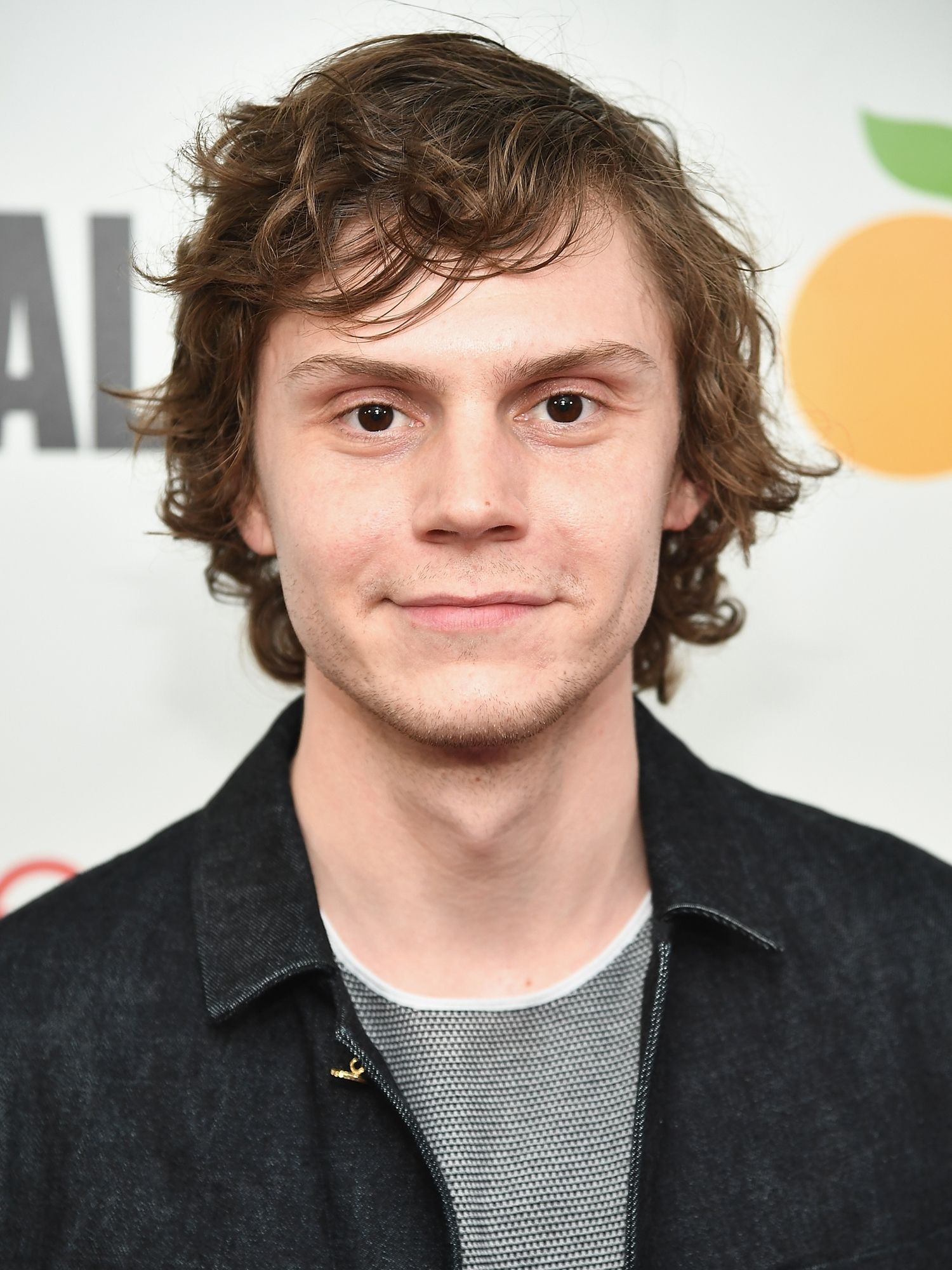 Evan Peters AdoroCinema